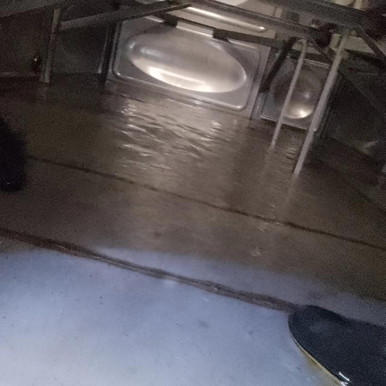 不锈钢水箱清洗结构 不锈钢热水水箱清洗
